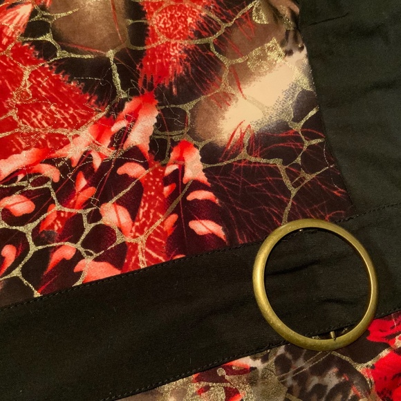 Champagne Fancy Bold Abstract Red, Black & Gold Short Sleeve Lightweight Top - Picture 5 of 12